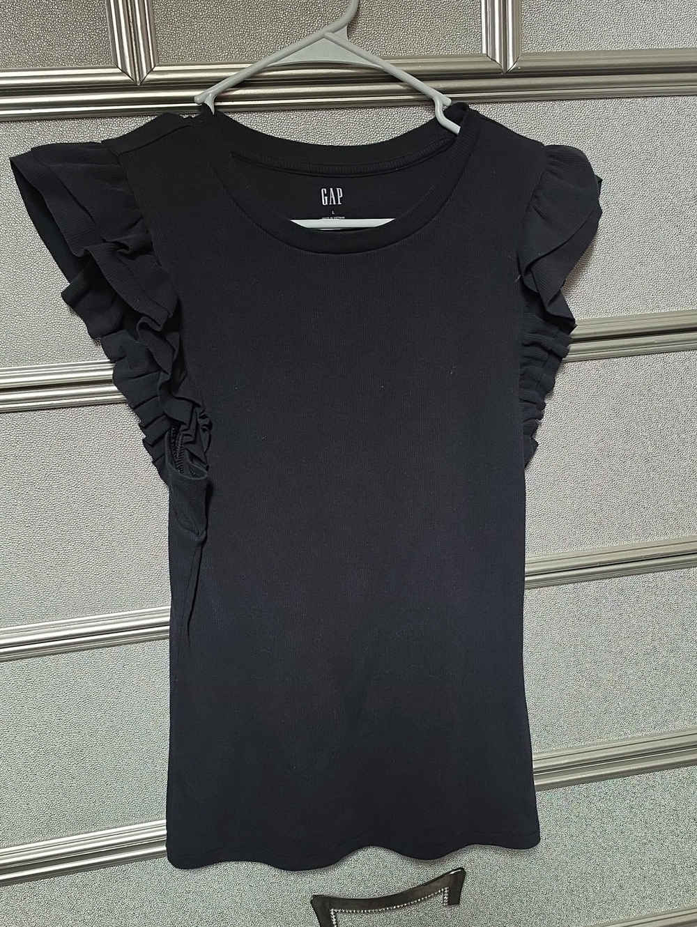 GAP Black Ruffle Sleeve Short-Sleeve Tee